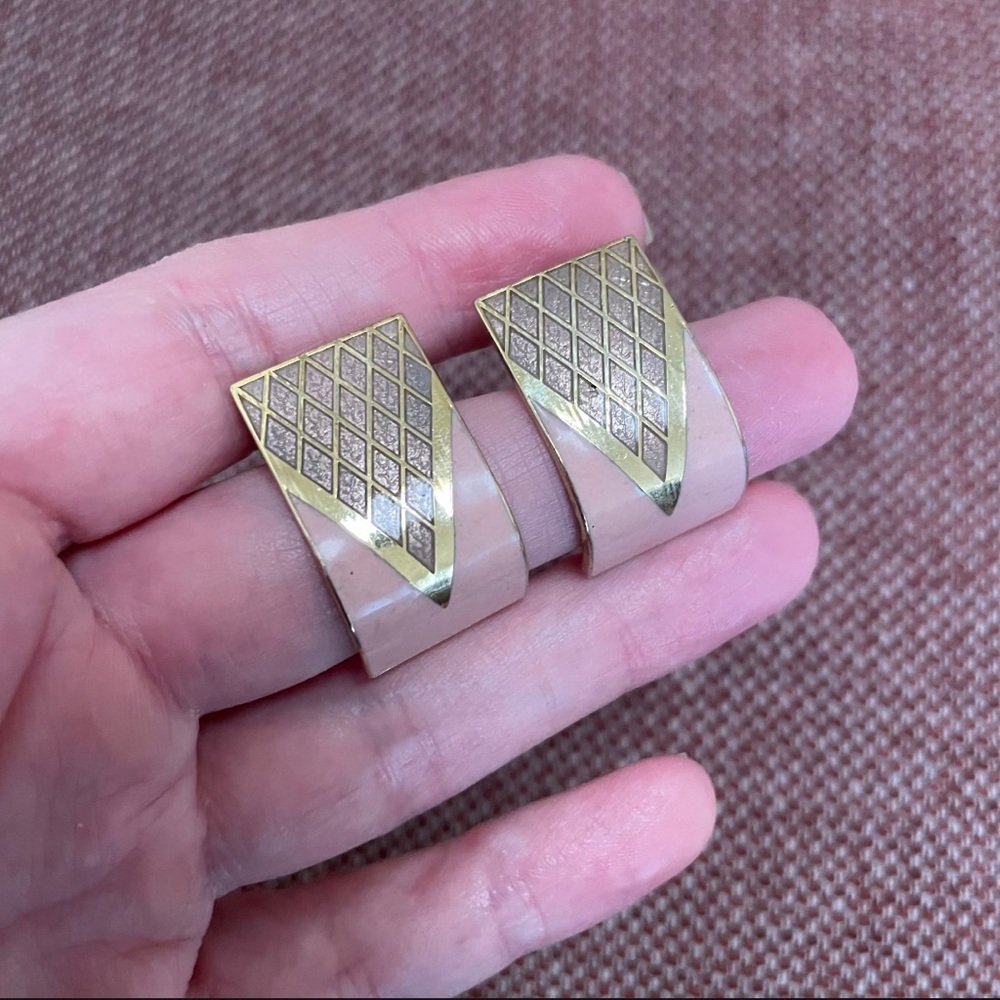 Vintage 80’s 90’s Two Sisters Post Earrings